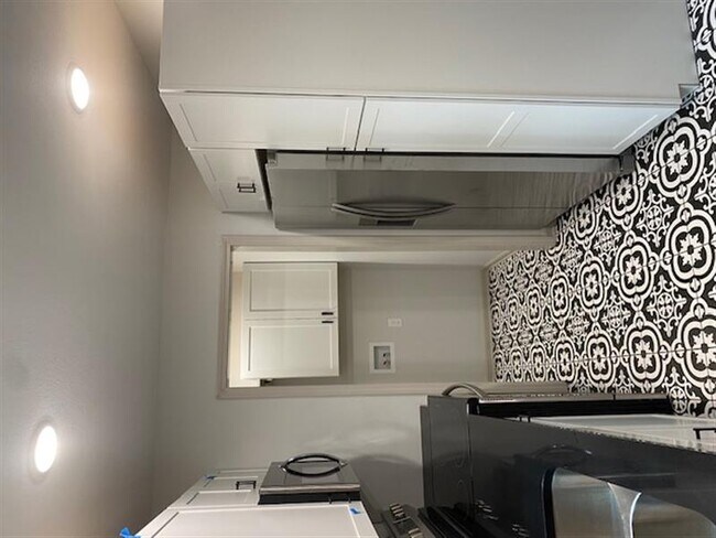 Building Photo - Completely Remodeled!