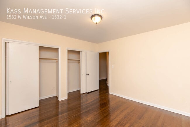 Building Photo - 1532 W Wilson Ave