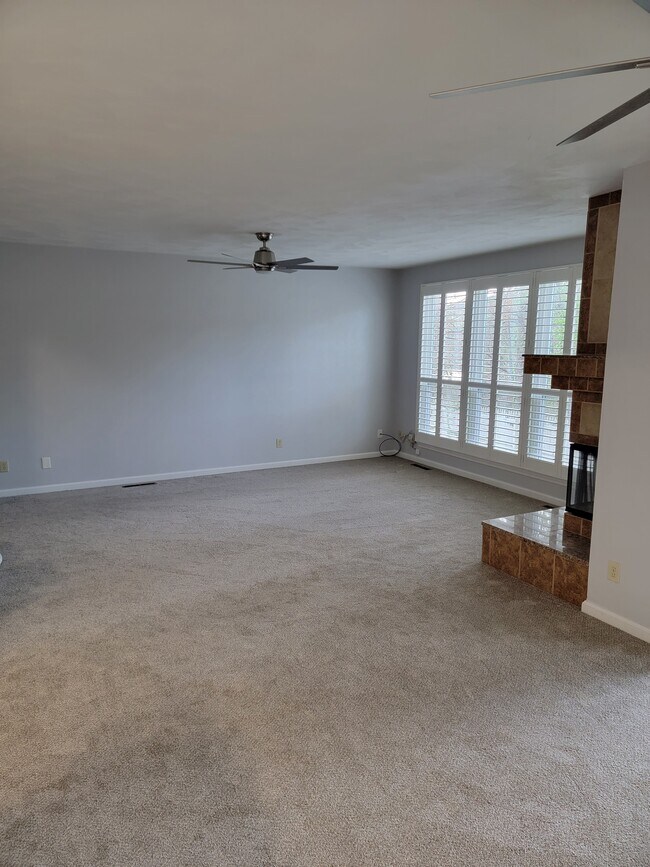 Foto del edificio - 2528 Hidden Shores Dr