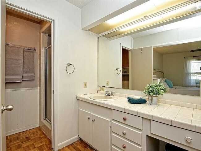 Foto del edificio - 614 S Groos St