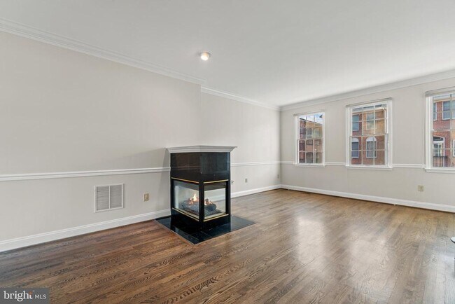 Foto del edificio - 6920 Little Falls Rd