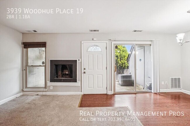Foto del edificio - 3939 Woodhue Pl