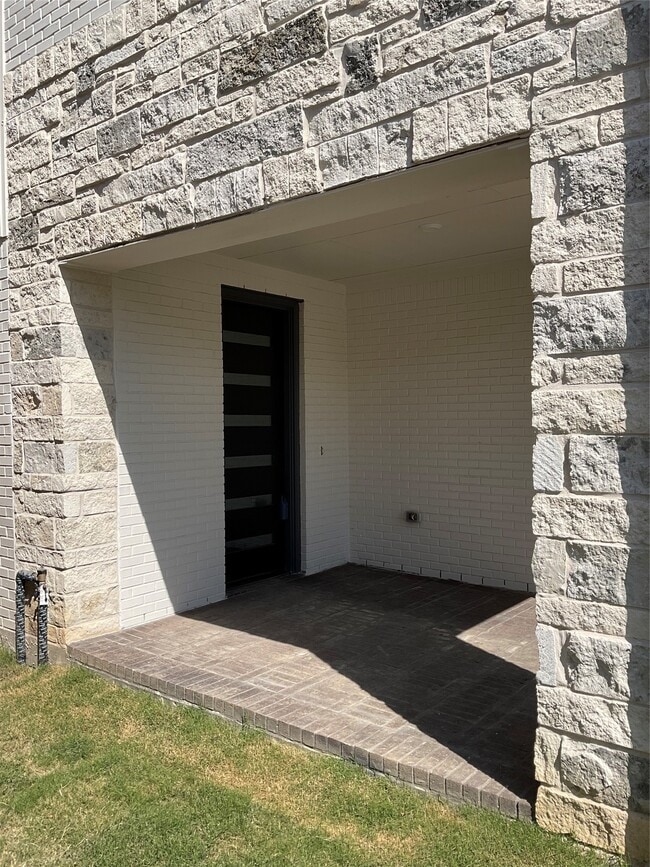 Building Photo - 7311 Blue Gentiana Ln