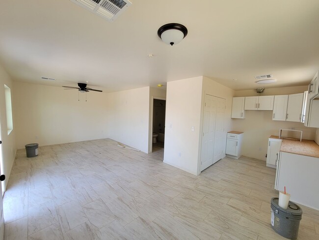 Building Photo - 933 Rockwood Ave