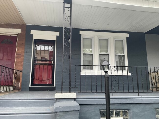 Building Photo - 823 S Cecil St