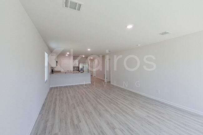 Foto del edificio - 14255 War Admiral Ave