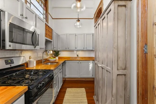 Building Photo - 3726 Camp St