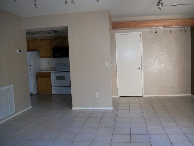 Building Photo - 4273 N River Grove Cir