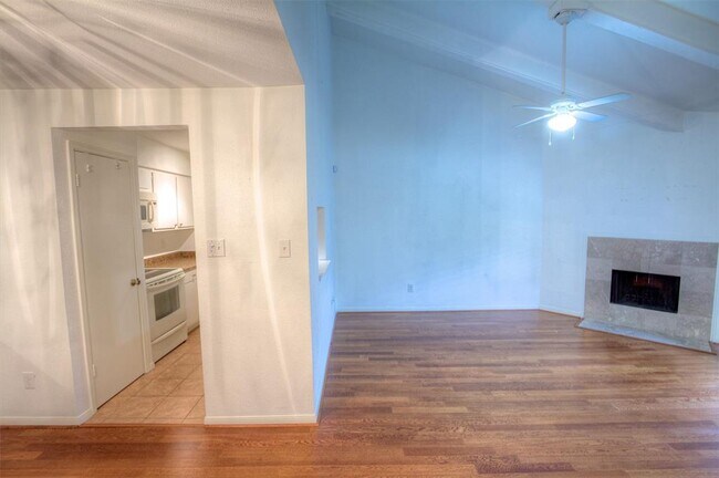 Building Photo - 5711 Sugar Hill Dr