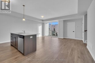 Building Photo - 261-261 Woodbine Ave