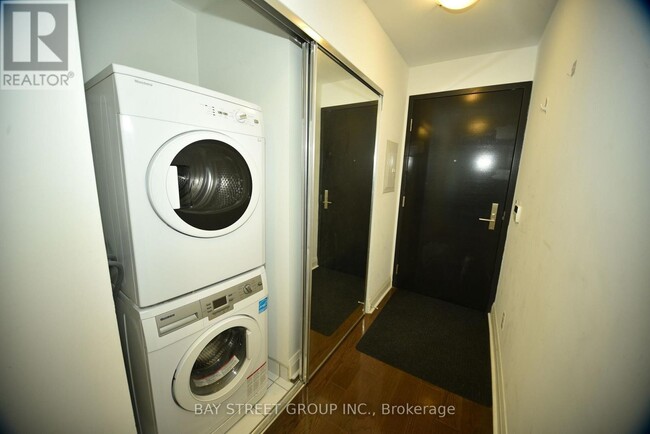 Photo du bâtiment - 1080 Bay St.