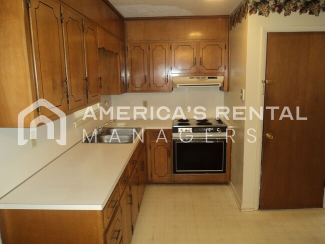 Building Photo - Home for Rent in Hueytown!! View with 48 H...