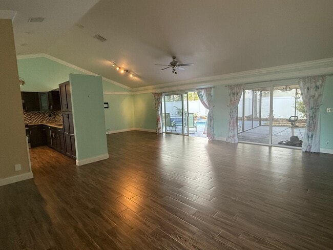 Building Photo - 9707 Sun Pointe Dr