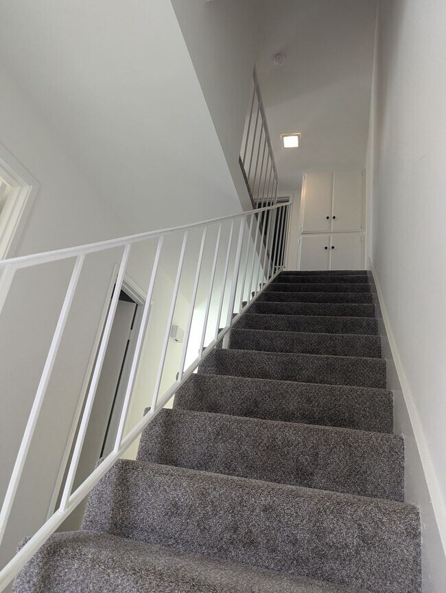 Foto del edificio - Clairemont Mesa 4 bed/2.5 bath townhouse rental available now!