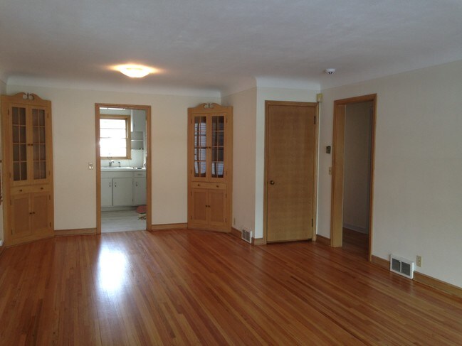 Comedor - 3528 Blaisdell Ave