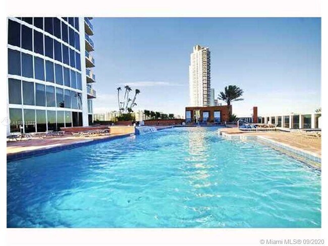 Foto del edificio - 18911 Collins Ave