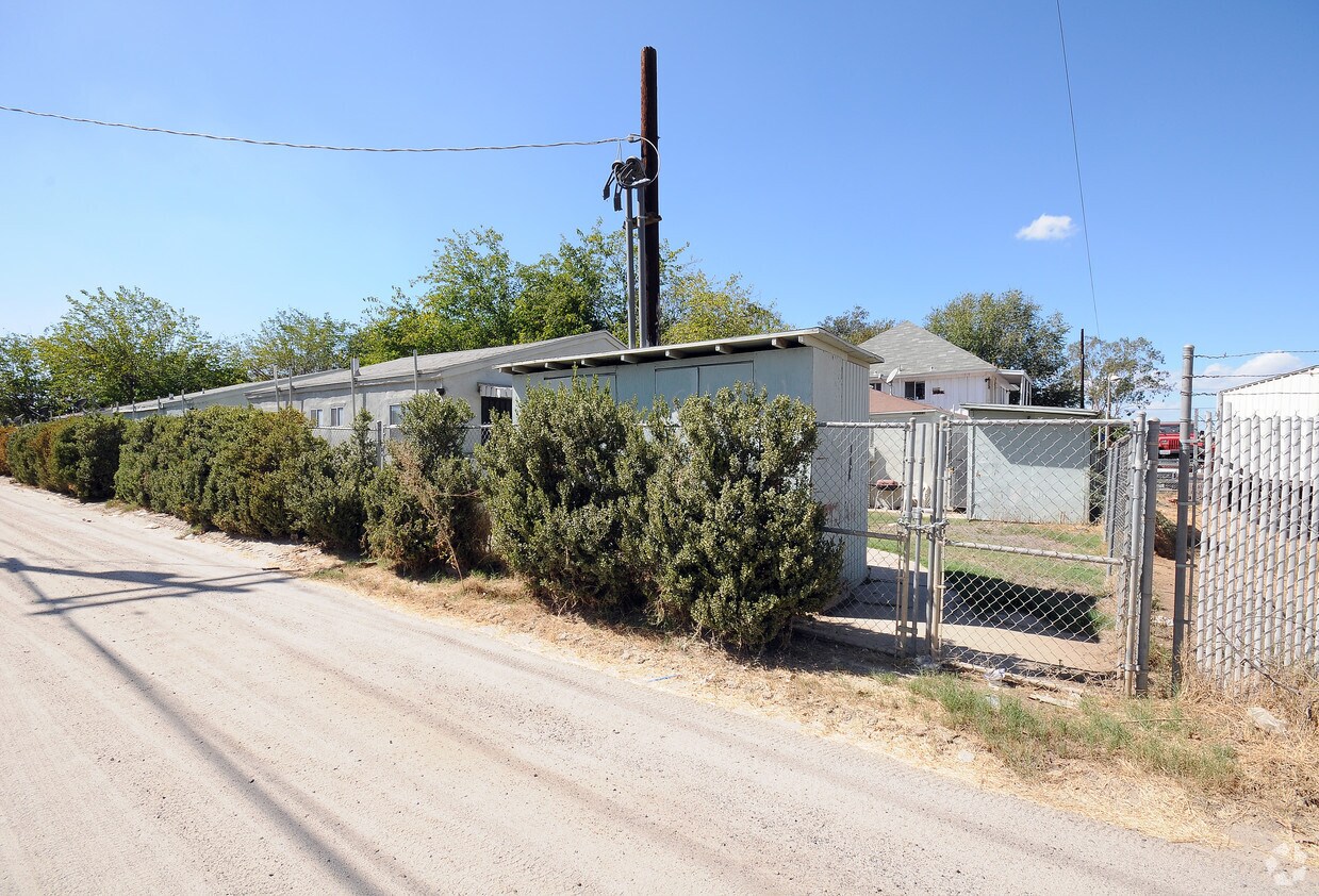 Primary Photo - 918-922 Main St