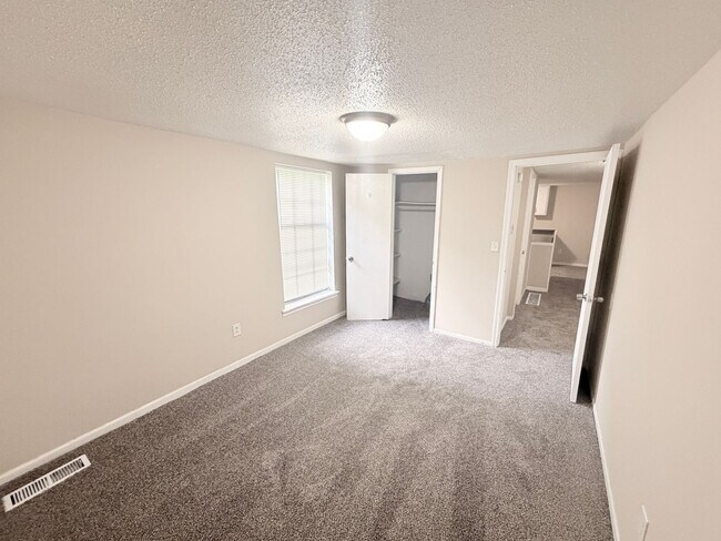 Foto del edificio - 806 1/2 E Devon St (MOVE-IN READY)!!