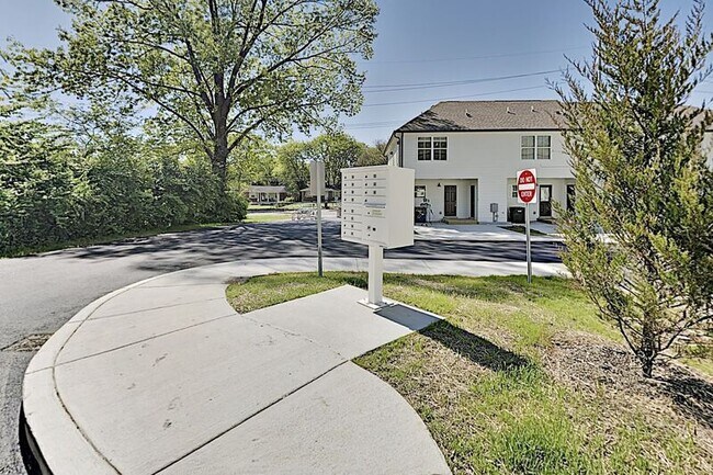 Foto del edificio - Newer Construction Townhome in Madison