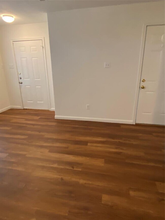 Foto del edificio - 1502 Zephyr Ln