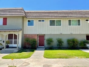 Building Photo - 4641 Larwin Ave