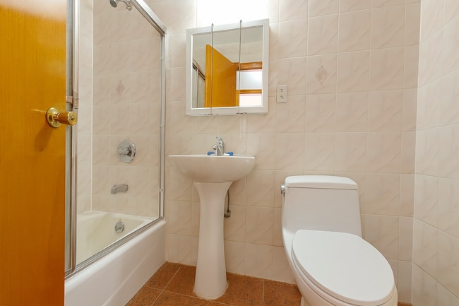 Foto del edificio - 6263 Ellwell Cres