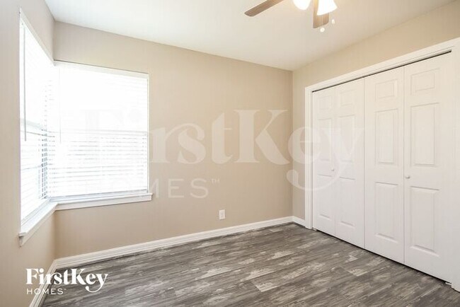Foto del edificio - 1204 Trenton Ln