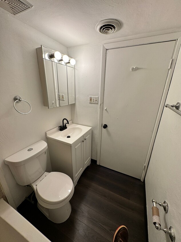 Building Photo - 303 Peebles St