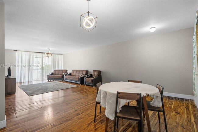 Foto del edificio - 1690 NE 191st St