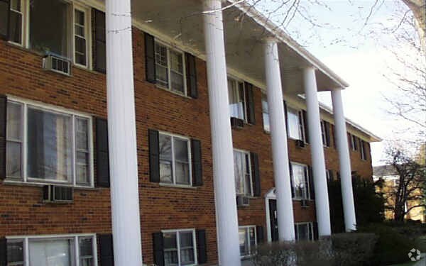 Primary Photo - 3400 Maple Ave