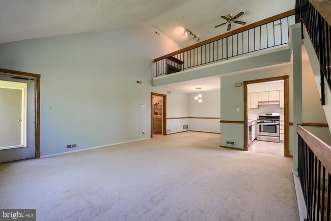 Foto del edificio - 2704B Heatherstone Ct