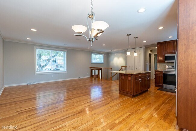 Building Photo - 3 br, 3 bath House - 464 Welch Rd Welch Rd.
