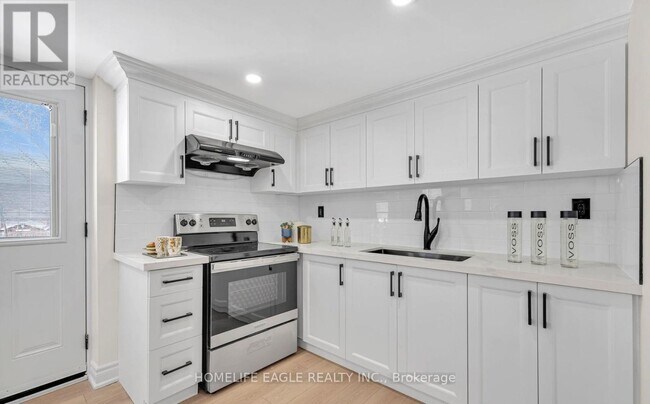 Photo du bâtiment - 244 Simcoe Rd