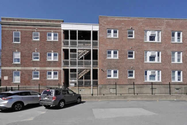 Building Photo - 189 Elm St