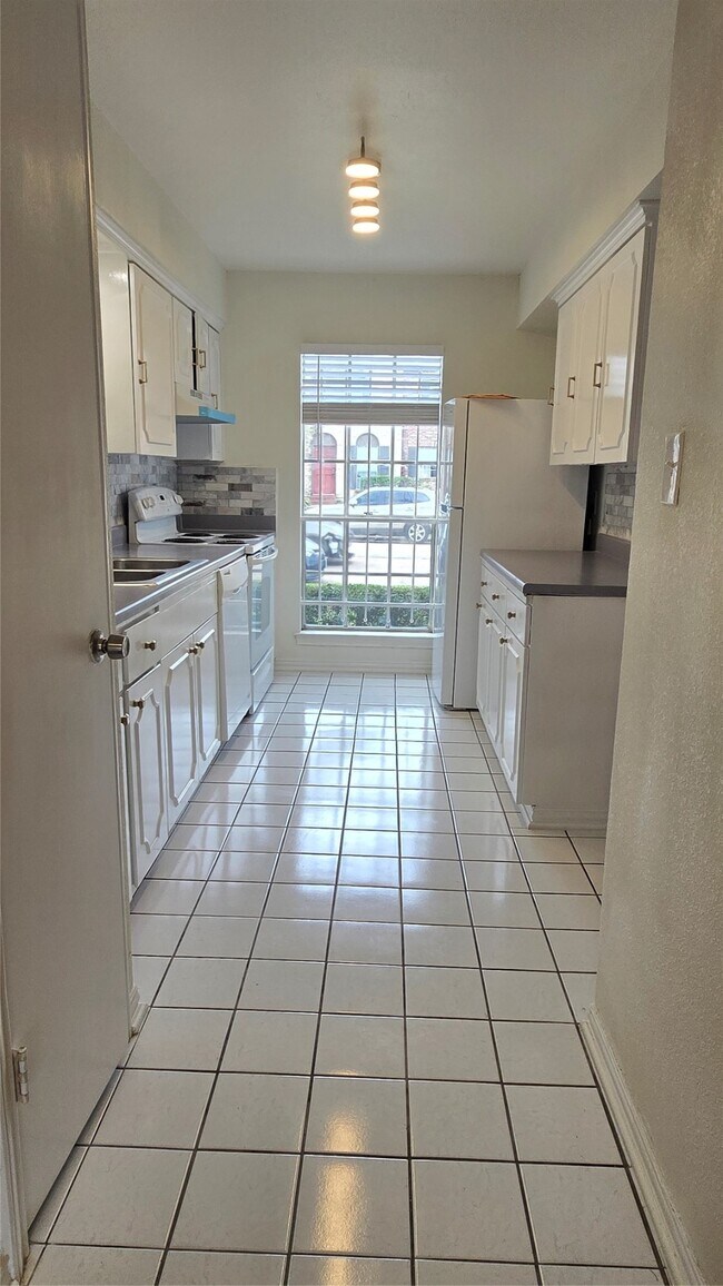 Foto del edificio - 2039 Winrock Blvd