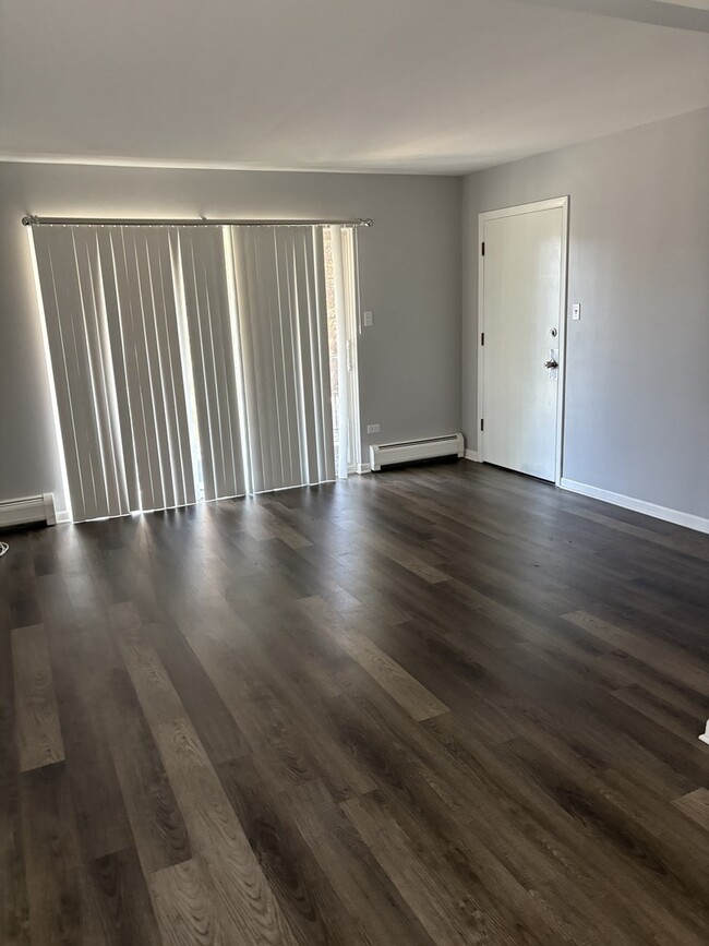 Building Photo - 4521 Maple Ave