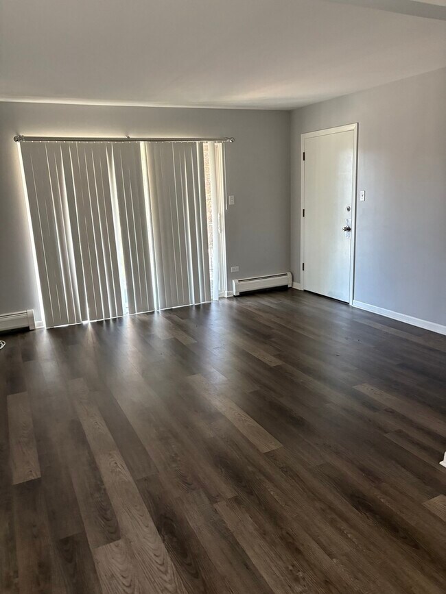 Foto del edificio - 4521 Maple Ave