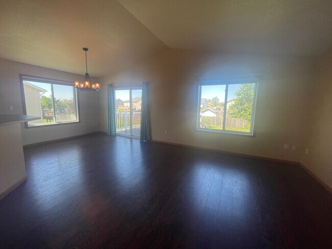 Foto del edificio - Live Large in This Amenity-Packed 4BR Home!