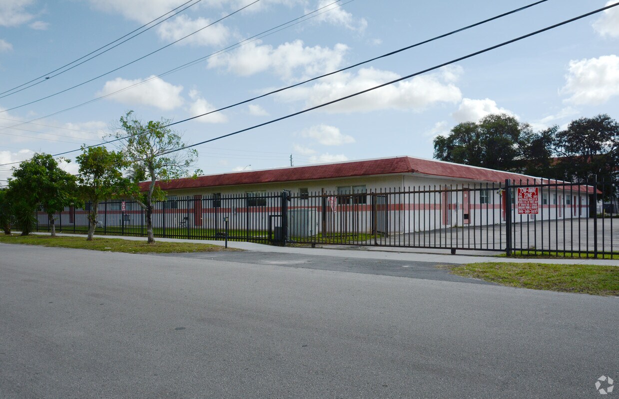 Foto del edificio - 1990 NW 183rd St