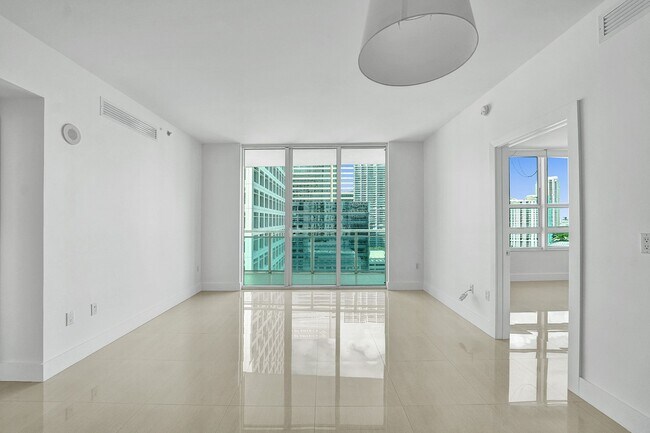 Building Photo - 950 Brickell Bay Dr
