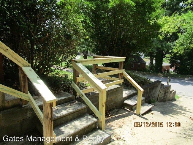 Building Photo - 212 Red Oak Ave