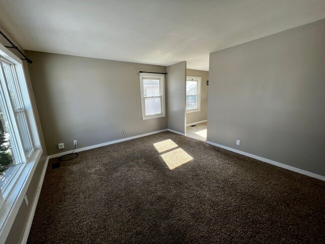 Building Photo - Charming 3 bedroom house