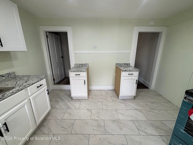 Building Photo - 1264 S 6th Ave