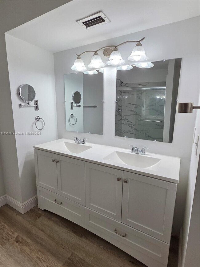 Building Photo - 7034 SW 114th Pl