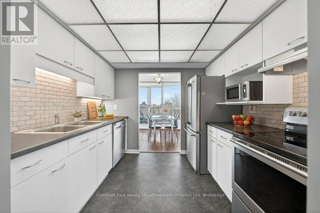 Building Photo - 107 Bagot St