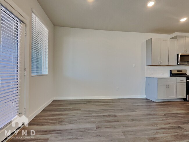 Foto del edificio - 14750 Slow River Ave