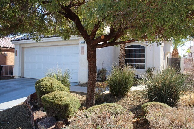 Building Photo - Two story Beauty in Las Vegas - 3 bedroom ...