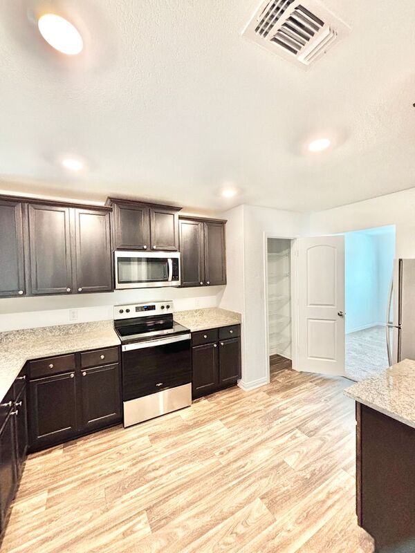 Foto del edificio - 229 Wincanton Ln