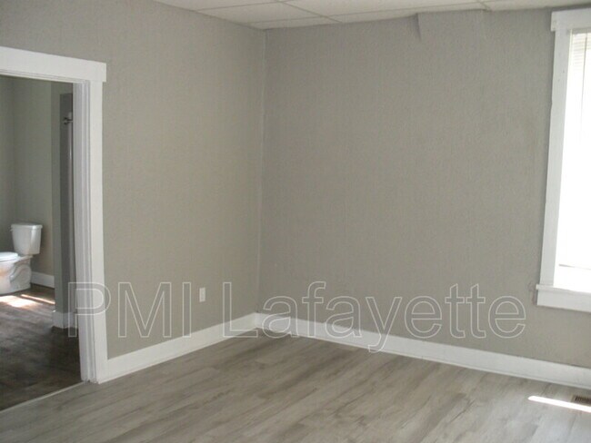 Building Photo - 306 E Monroe St
