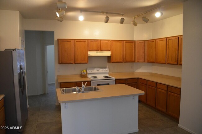 Foto del edificio - 16190 W Winchcomb Dr